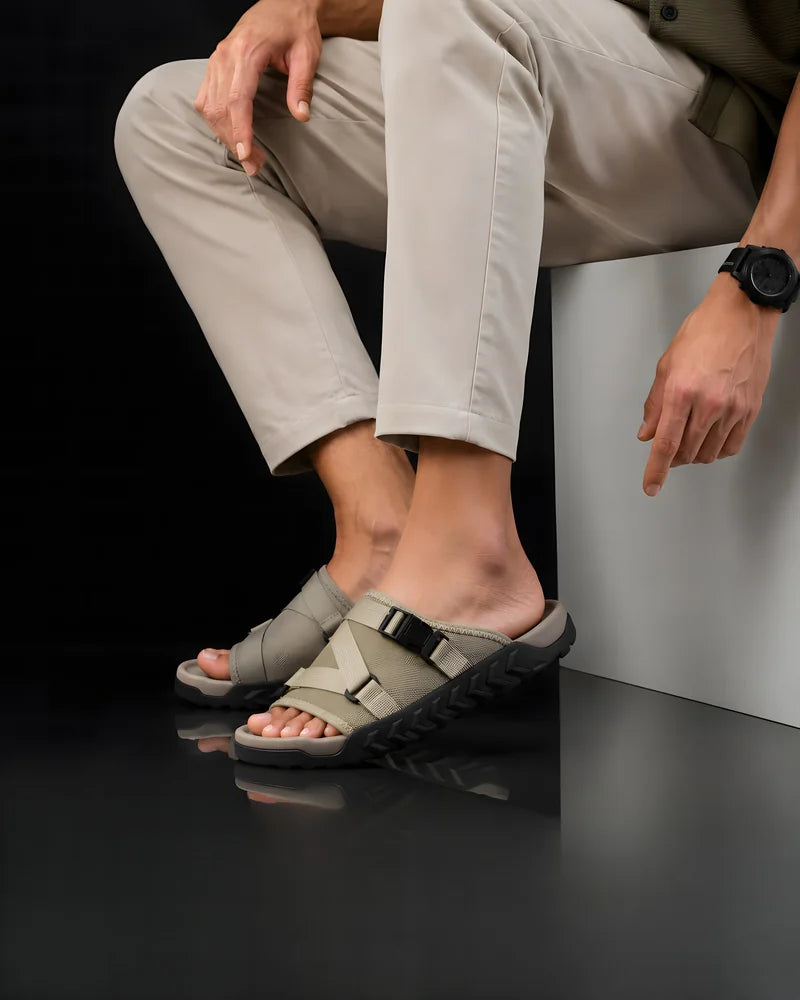 Cortina Buckle Slides